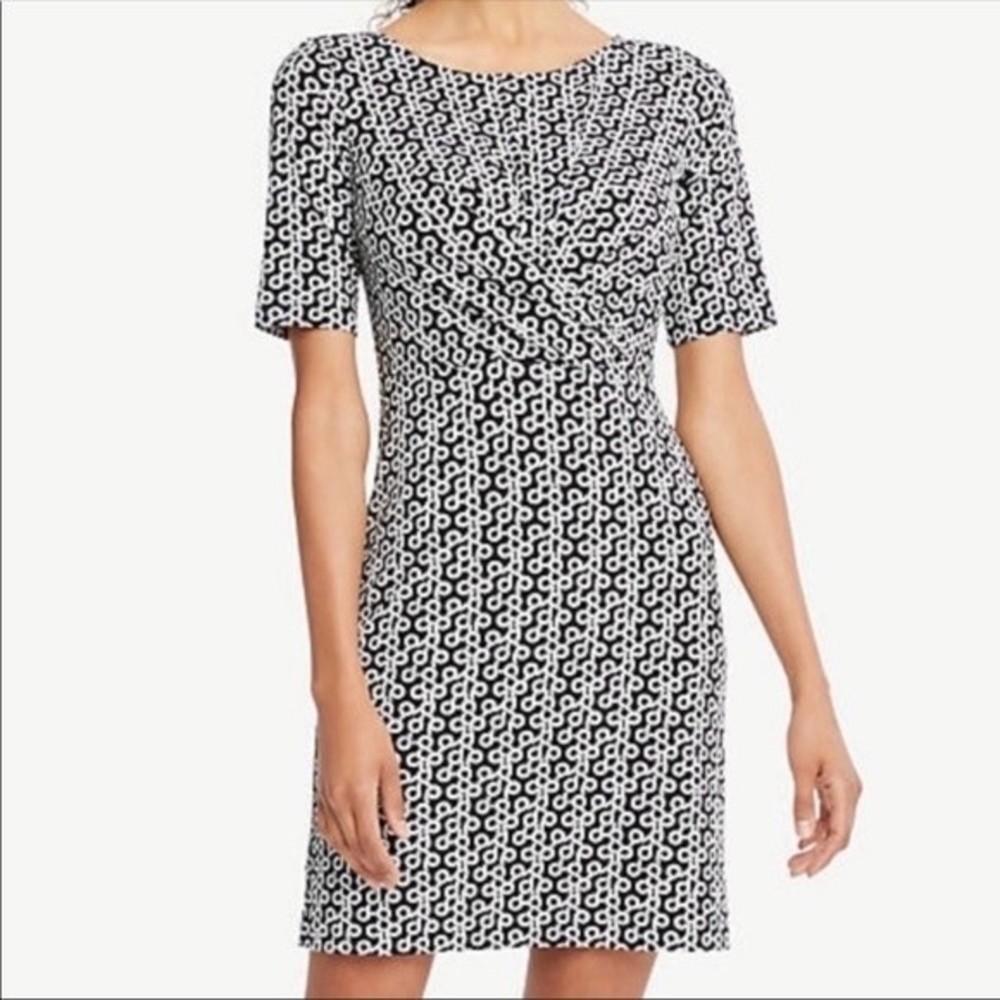 Ann Taylor Geometric Chain Twist Print Dress Black / White Size S